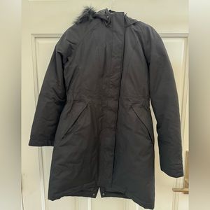 Women’s NorthFace coat. Removable hood. Size Medium.